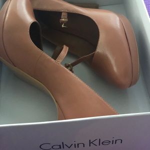 Caramel Calvin Klein 👠 Heels